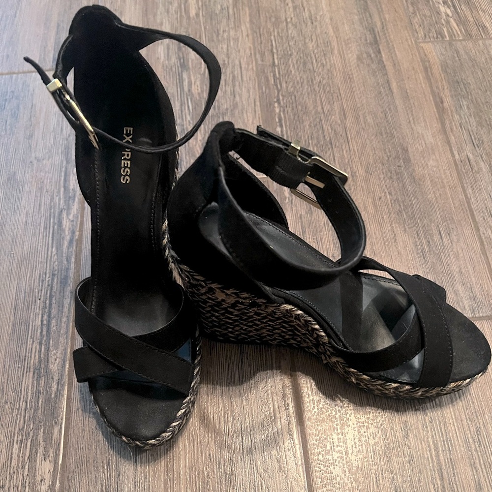 Express Black, black / Silver / White Wedges Size 8